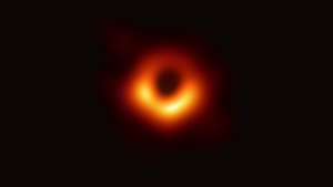 La prima foto di un buco nero!